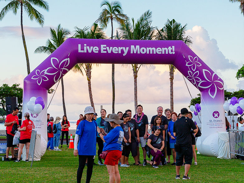 Freestanding Inflatable Arch People standing underneath a printed freestanding inflatable race arch