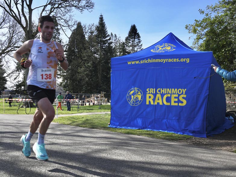 Runner next to 3x6m printed gazebo